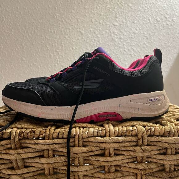 Skechers, Women's Size 7.5, Black and pink, Go Walk Ultra Go, Air Cooled - Picture 4 of 16